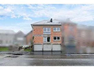 Immeuble 2 appartements + 3 garages