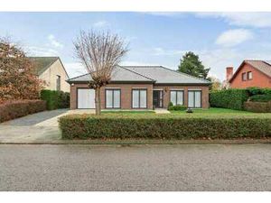 GOED ONDERHOUDEN LAAGBOUW VILLA OP TOPLOCATIE!