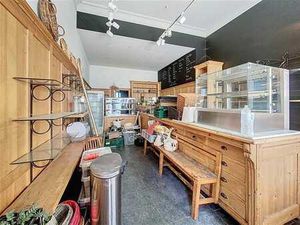 Rez-de-chaussée commercial