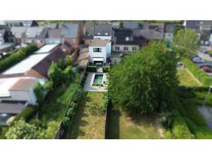 Authentieke woning met karakter  ruimte en zwemvijver