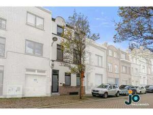 Maison familiale rénovée avec style  baignée de lumière  ...