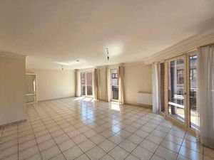 Appartement lumineux (3ch avec balcon) proche de l'Enjambée