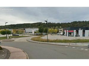 Local santé 694 m²