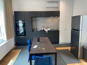 Appartement  lumineux de trois chambres au centre-ville