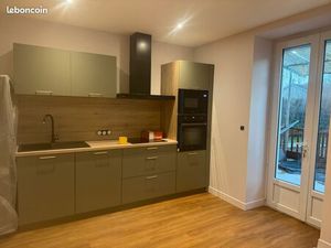 À LOUER – Duplex T3 rénové avec jardin 250 m²  terrasse 20 m² et parking – Centre Neuville