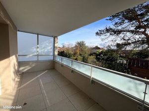 T3 neuf avec balcon et 2 garages en sous-sol