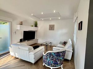 Très jolie Maison de ville avec Terrain et terrasses au calme