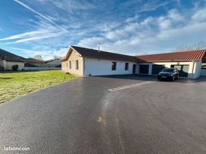 Villa neuve de 200 m2 avec piscine VAL-REVERMONT