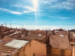 Vente appartement de charme  vue mer et toits dans le centre ancien Hyeres