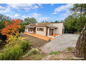 Villa plain-pied 106 m² + garage + dépendance 22 m² – Terrain 2 500 m² clos – Estérets du 