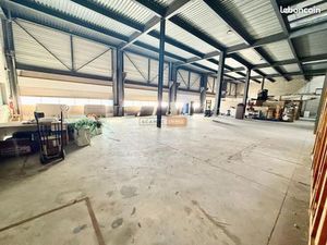 Local industriel 370 m²