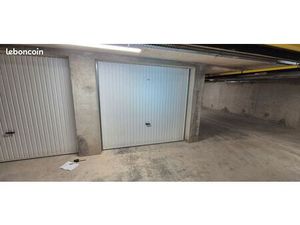 Garage box fermé en sous-sol