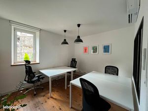 Bureau fermée dans un espace de coworking