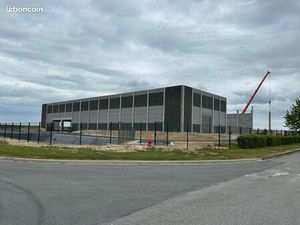 Local d'activité 8 400 m²
