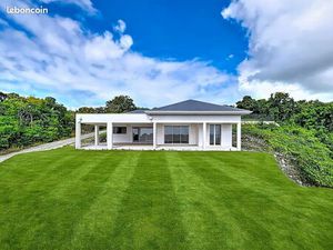 A VENDRE A GOSIER PETIT-HAVRE  VILLA RECENTE F4 AVEC VUE MER 180° CONSTRUITE SUR UN TERRAI