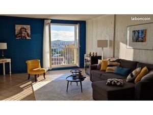 Grand appartement T3 lumineux dernier étage