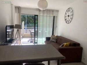 T2 récent les pieds dans l'eau