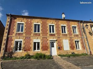 EXCLUSIF - Maison de maître en pierre rénovée