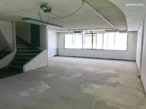 IMMEUBLE de commerce comprenant un appartement en centre ville