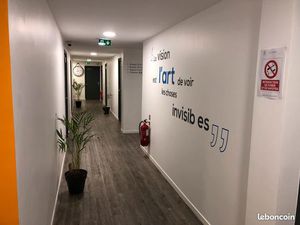 Bureau à louer dans un environnement professionnel moderne