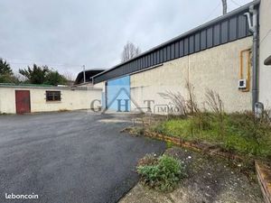 Local industriel 325 m²