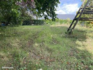 Larcay. Terrain à bâtir d'une surface totale de 1527m² dont 611m² en zone UB