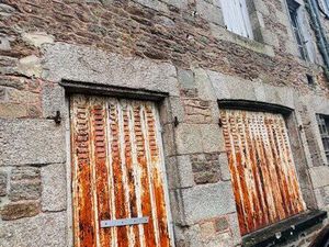 Grande maison ancienne à réhabiliter – Hyper-centre Dinan (185 m² habitables)