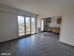 Studio 5 pièces 138 m²