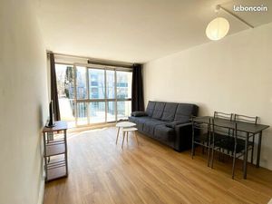 Studio refait à neuf Loué