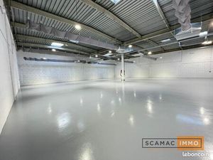 Local industriel 1 380 m²