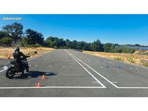 Terrain avec piste moto double