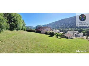 Belle maison sans travaux à Jougne à 1km de la frontière Suisse sur parcelle constructible