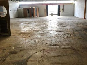 Local activité /entrepôt ￼