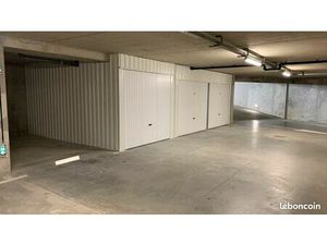 Box de stationnement couvert en résidence sécurisée