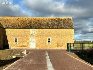 Dépendance 180 m2 en pierres à restaurer