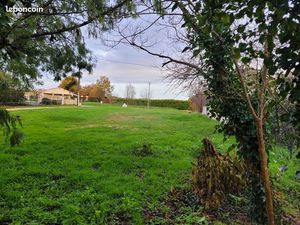 TERRAIN A BATIR Proche Miramont de Guyenne