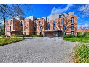 Prachtig gelegen appartement met 2 slaapkamers  autostaan...