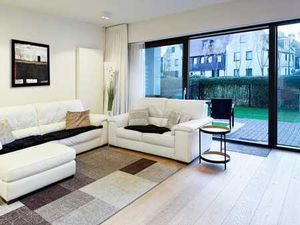 Appartement moderne et lumineux au rez-de-chaussée avec j...