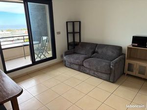 Studio meublé 34 m2 proche de la clinique de Ste Clotilde et de l'université