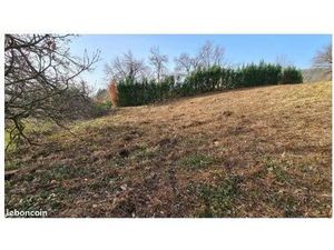 Terrain constructible à Charmes sur Rhône 906 m²
