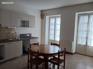 A louer Saint-Chély-d'Apcher Appartement duplex 3 pièces 50m2 au 2e étage - balcon