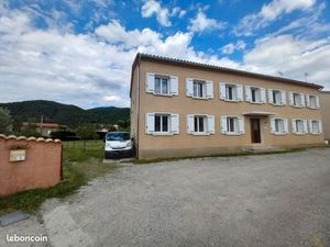 Investissement locatif constitué de 4 appartements + terrain constructible pouvant accueil