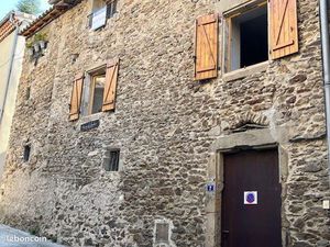 Maison village classé en pierre