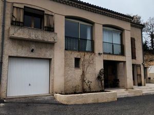 Vente maison 300 M2 avec grande piscine 220 000 EUR aux enchères