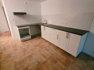 4 apparts locatifs : Revenus 2000/mois