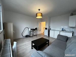 Charmant Studio Rénové et meublé avec Vue