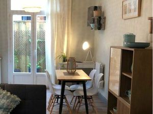 Petite maison de ville avec terrasse