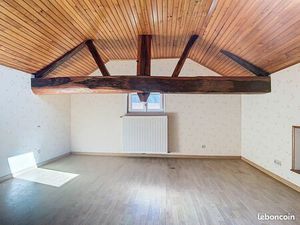 Maison avec garage et jardin