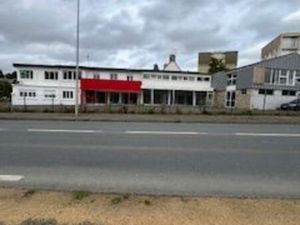 Local commerce / entrepôt 400 m2 ... Axe TRES passant