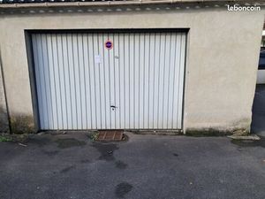 À VENDRE – BOX FERMÉ 20 m²